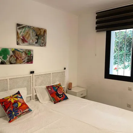 Rent this 2 bed apartment on Farmacia Aloha in Calle del Califa, 29660 Marbella