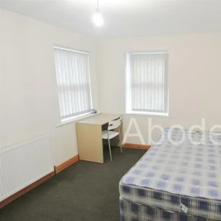 Image 4 - Johnston Street, Leeds, LS6 2JN, United Kingdom - Apartment for rent