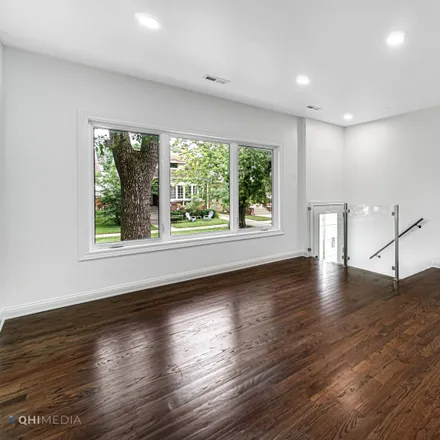 Image 7 - 5000 West Windsor Avenue, Chicago, IL 60630, USA - House for sale