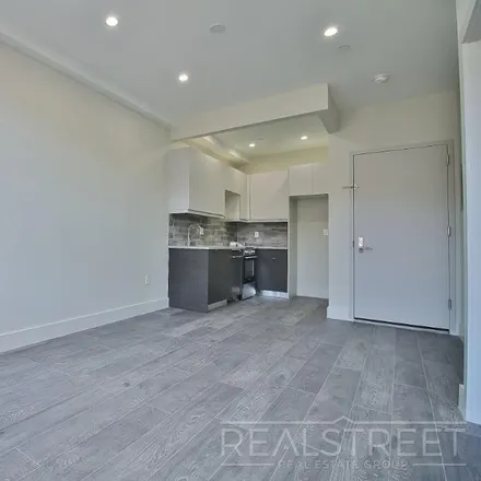 Image 5 - 2515 Bedford Avenue, New York, NY 11226, USA - House for rent