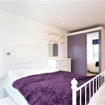 Rent this 2 bed apartment on Centurion Building in 376 Queenstown Road, London