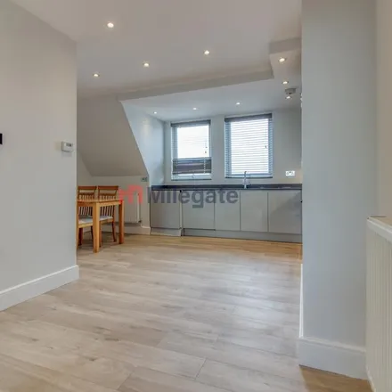 Image 1 - 202 Tooting High Street, London, SW17 0TD, United Kingdom - Apartment for rent
