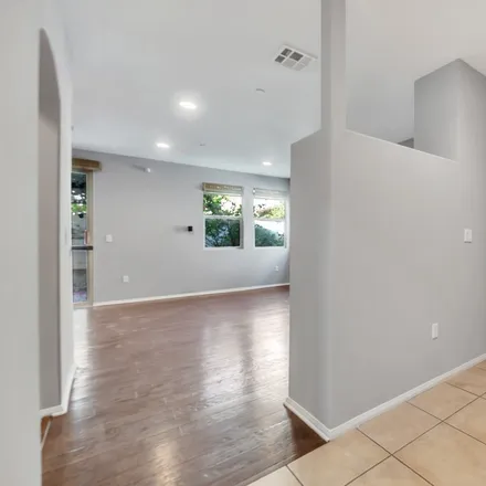 Image 7 - 9352 Condor Court, Los Angeles, CA 91331, USA - House for sale