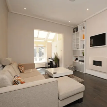 Rent this 4 bed townhouse on Chomley Gardens in Mill Lane, London