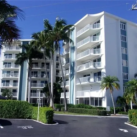 Rent this 2 bed condo on unnamed road in Naples, FL 33940