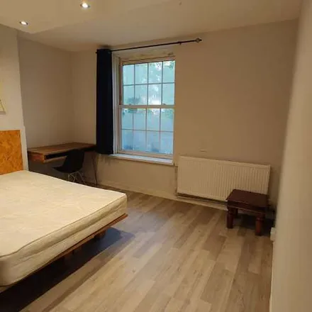 Image 5 - Effingham House, Albion Avenue, London, SW8 2AN, United Kingdom - Apartment for rent