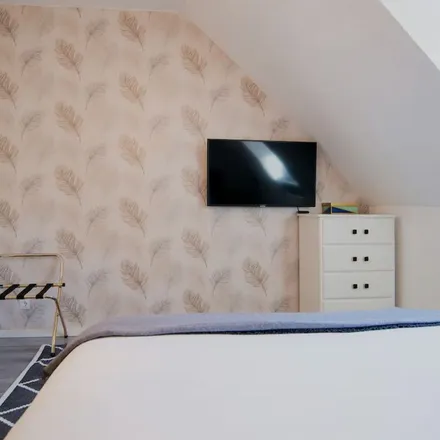 Rent this 2 bed apartment on Lindenstraße 47 in 40233 Dusseldorf, Germany