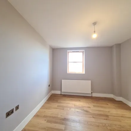Image 4 - Priory Gardens, Priory Road, Dunstable, LU5 4NF, United Kingdom - Apartment for rent