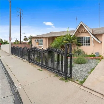 Image 1 - 4672 East 53rd Street, Maywood, CA 90270, USA - House for sale