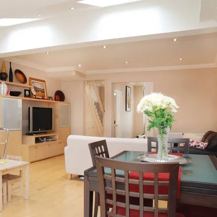 Image 5 - Florence Road, London, SW19 8TN, United Kingdom - House for rent