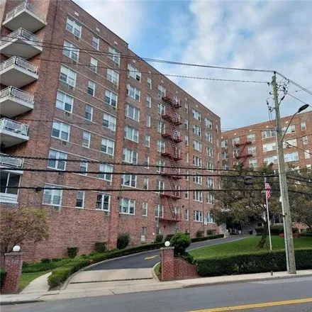 Buy this studio apartment on 333 Bronx River Road in City of Yonkers, NY 10704