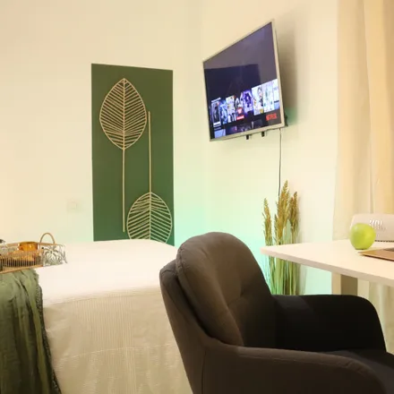Rent this 1 bed room on Calle Fernando Guanarteme in 79, 35907 Las Palmas de Gran Canaria