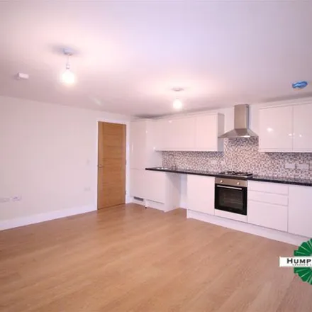 Rent this 1 bed apartment on High Road in Seven Kings, London