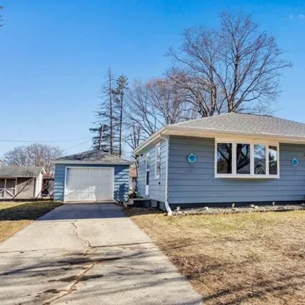 Buy this 2 bed house on 1411 11th Avenue in Green Bay, WI 54304
