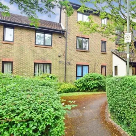 Image 1 - Rickwood, Horley, RH6 9DF, United Kingdom - Apartment for rent