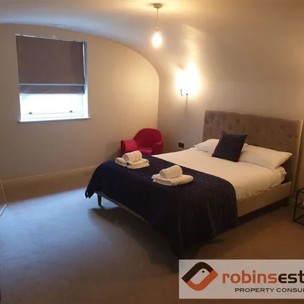 Rent this 3 bed apartment on 214 Derby Road in Nottingham, NG7 1NQ