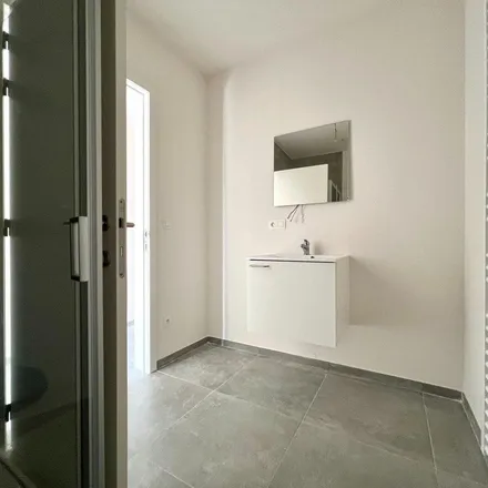 Rent this 2 bed apartment on Herdersstraat 1 in 3630 Maasmechelen, Belgium