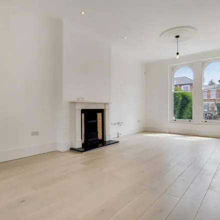 Image 5 - 120 Windsor Road, London, E7 0RB, United Kingdom - Apartment for rent