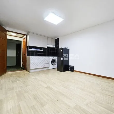 Rent this studio apartment on 서울특별시 광진구 능동 386-1