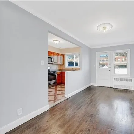 Image 9 - 2526 Ralph Avenue, New York, NY 11234, USA - House for sale