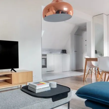 Image 4 - 88 Rue La Fayette, 75009 Paris, France - Apartment for rent