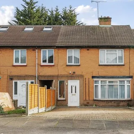 Buy this 3 bed townhouse on Fairmead Crescent in Broadfields, London
