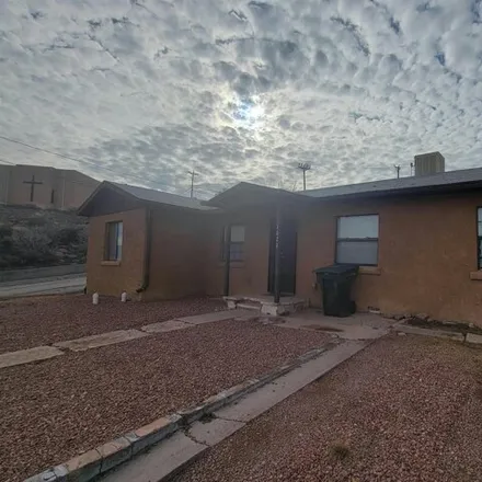 Image 2 - 512 Burke Drive, Gallup, NM 87301, USA - House for sale