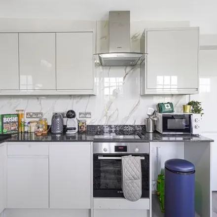 Rent this 3 bed apartment on Chiswick Lane South in London, W4 2QB