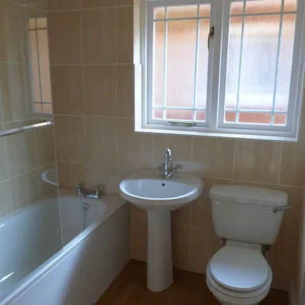 Image 7 - 19 Wolverton Drive, Dean Row, SK9 2GD, United Kingdom - Apartment for rent