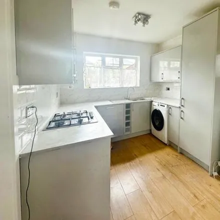 Image 3 - The Dene, London, SM2 7EG, United Kingdom - House for rent