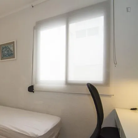 Rent this 4 bed room on Carrer del Doctor Vicent Zaragozà in 9, 46020 Valencia