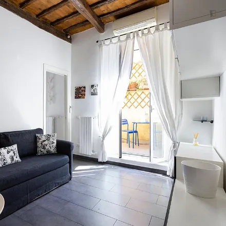 Image 6 - Interno 92, Borgo Vittorio, 92, 00193 Rome RM, Italy - Apartment for rent