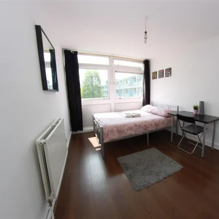 Image 3 - Norton House, Cannon Street Road, St. George in the East, London, E1 2BF, United Kingdom - House for rent