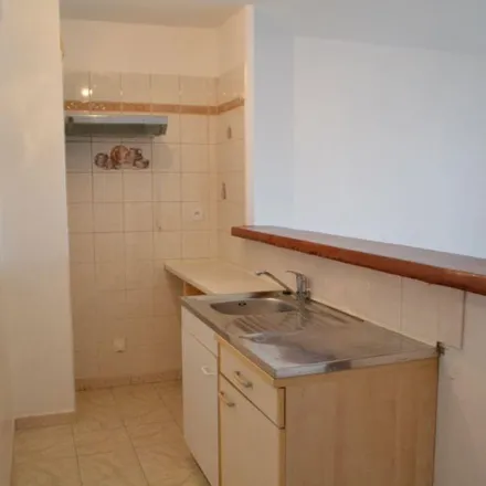 Image 6 - Rue du Cmt Pierre Collin, 13700 Marignane, France - Apartment for rent