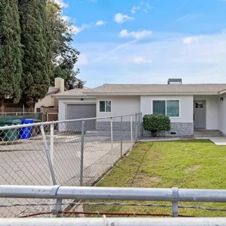Buy this 3 bed house on North Magnolia Avenue in Farmersville, CA 93223