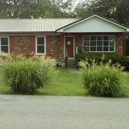 Buy this 3 bed house on 1720 Bayberry Drive in Shelbyville, KY 40065