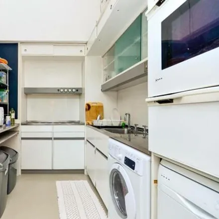 Rent this 1 bed room on Thomas More Gardens in Defoe Place, Barbican