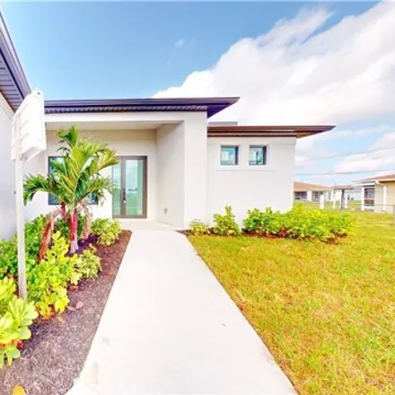Image 4 - 2200 Northeast 7th Place, Cape Coral, FL 33909, USA - House for sale