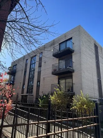 Buy this 2 bed condo on 2535 West Foster Avenue in Chicago, IL 60625