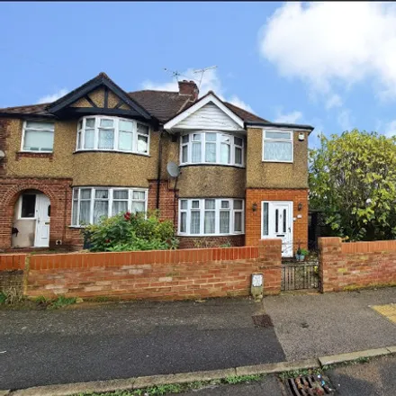 Buy this 3 bed duplex on Bloomfield Avenue in Luton, LU2 0PT