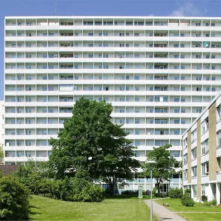 Rent this 3 bed apartment on Hallingsgatan 6 in 217 62 Malmo, Sweden
