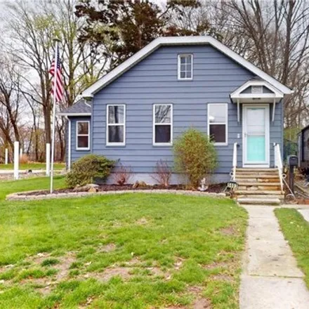 Buy this 2 bed house on 5583 Walnut Street in Mentor-on-the-Lake, OH 44060