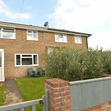 Buy this 3 bed townhouse on Yew Lane in New Milton, BH25 5BA