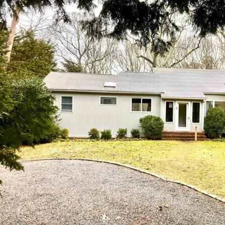 Buy this 3 bed house on 25 Squiretown Road in Southampton, Hampton Bays