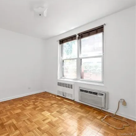 Image 6 - 75 West 238th Street, New York, NY 10463, USA - Condo for sale