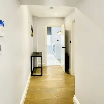 Image 6 - London, SW1V 2RQ, United Kingdom - Apartment for rent