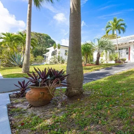 Image 3 - 3907 Eastview Avenue, West Palm Beach, FL 33407, USA - House for sale
