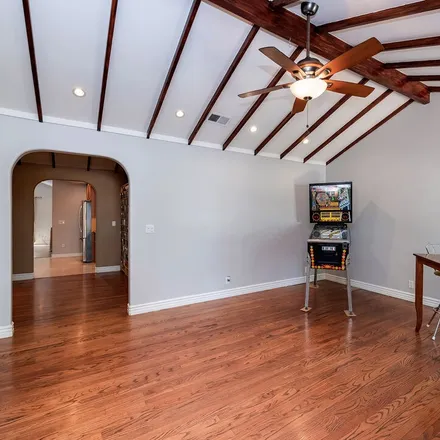 Image 4 - 10340 Weddington Street, Los Angeles, CA 91601, USA - House for sale