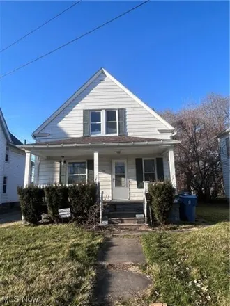 Buy this 3 bed house on 580 West 21st Street in Lorain, OH 44052