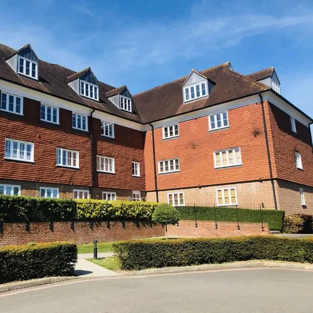 Rent this 2 bed apartment on Elizabeth Drive in Chipstead, SM7 2FE